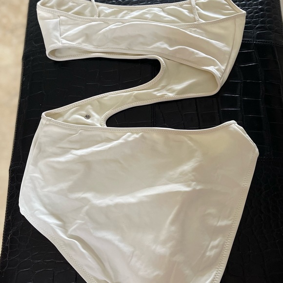 VINTAGE CHANEL WHITE LOGO SWIMSUIT💝HP - Picture 7 of 14